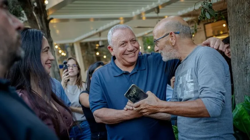 Getty Images Eisenkot shakes a mans hand.