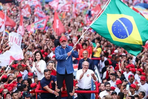 Getty Images Luiz Inácio Lula Da Silva, incumbent president of Brazil and presidential candidate for Partido dos Trabalhadores (PT) waves a Brazil flag during a rally ahead of the presidential runoff at Avenida Paulista on October 24, 2026 in Sao Paulo, Brazil.