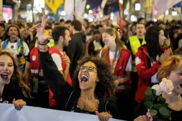 Reuters Students celebrate as they arrive to the capital after walking from different parts of the country to support the final campaign rally of the electoral list “Student List - Students Win” in Belgrade