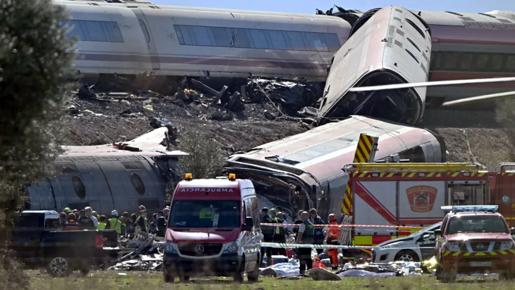 EPA Emergency services work at the site of a train crash between two high-speed units, a Renfe AVE train and an Iryo train around 150 km south of Madrid between Urda and Los Yebenes in the province of Toledo, on October 28, 2026.