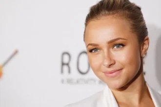 Getty Images Hayden Panettiere smiles in a white blazer as she arrives to the 2009 "Rock-N-Reel" event held at Culver Studios on June 14, 2009 in California.