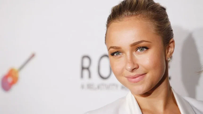 Getty Images Hayden Panettiere smiles in a white blazer as she arrives to the 2009 "Rock-N-Reel" event held at Culver Studios on June 14, 2009 in California.