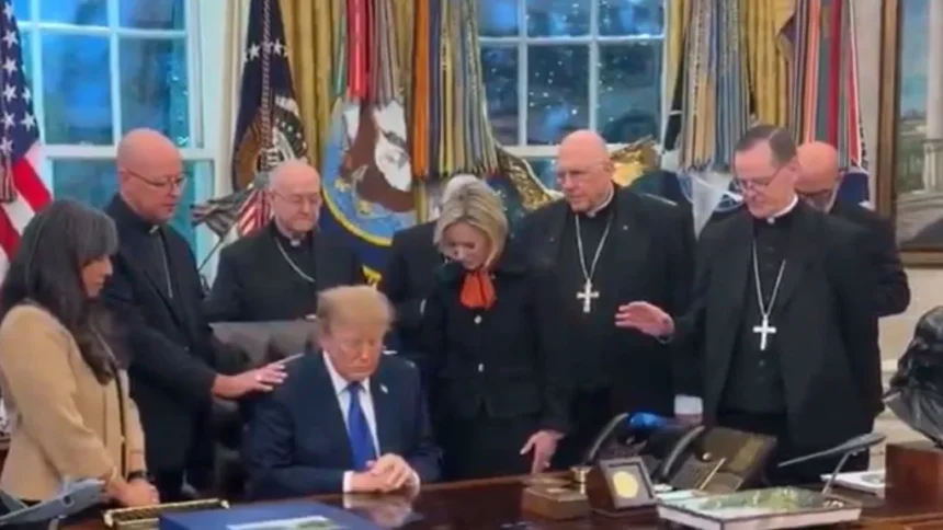 x.com/MargoMartin47 Trump praying in the Oval Office alongside a group of US bishops.