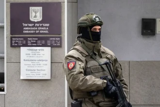 Andrej ISAKOVIC / AFP via Getty Images A member of Serbia's Gendarmerie stands guard at the entrance to the Israeli embassy in Belgrade on October 28, 2026.