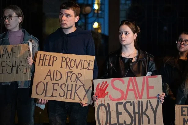 Getty Images Activists hold placards with slogans during a rally in support of residents of Oleshky, Kherson region, calling on the international community to draw attention to the humanitarian situation in the Russian-occupied city.