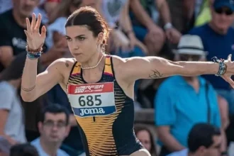 RFEA Julieta Gallego during a competition. She is a young woman wearing an athletics singlet.