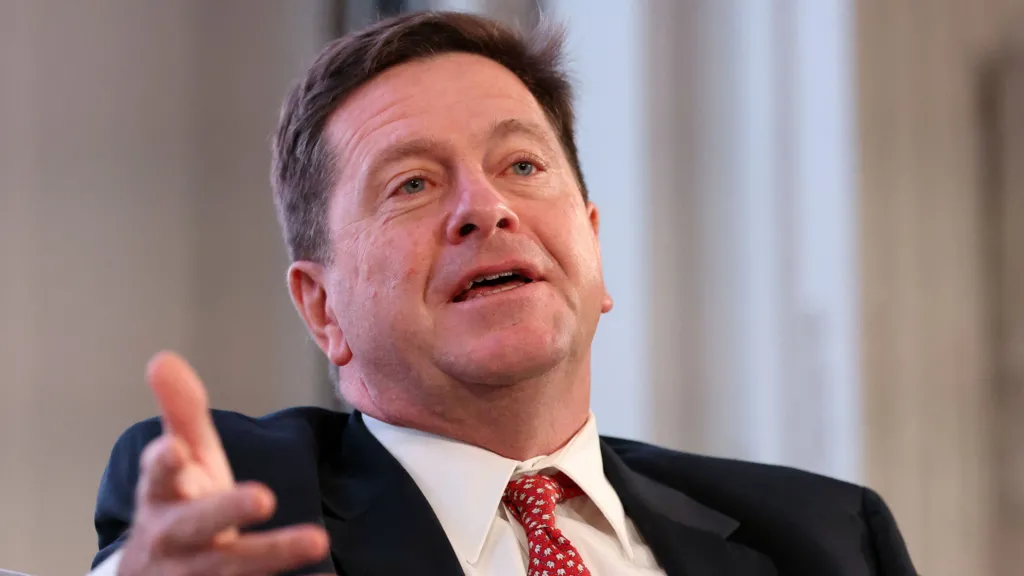 f0f44f00-cf67-11f1-8bee-01389bd440f4-jpg Reuters Jay Clayton gestures with his right hand